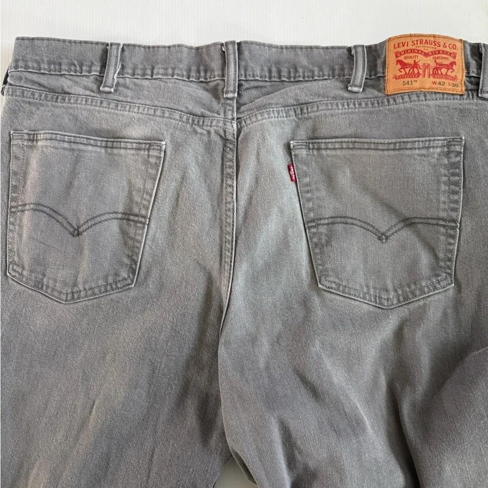 Levis 541 Jeans Mens 42x30 Gray Denim Athletic Slim Fit Tapered Stretch Workwear